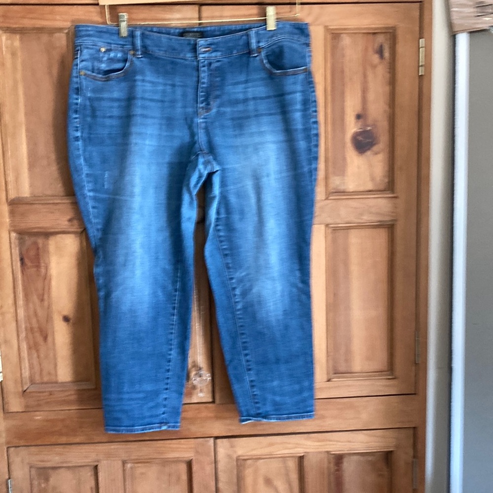 TALBOTS Flawless distressed 5-pocket boyfriend jeans (18wp)
